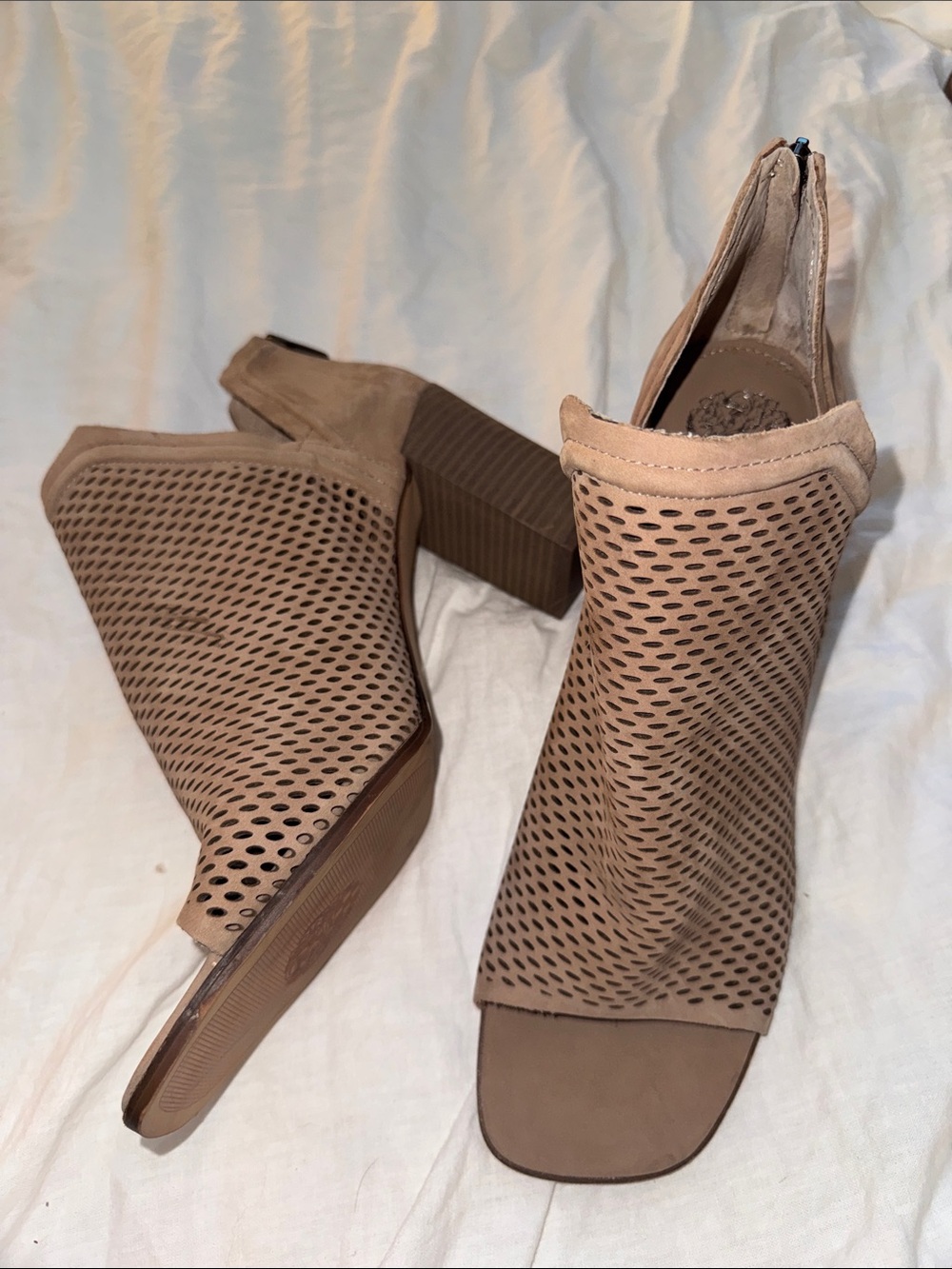 Vince Camuto Women’s Taupe Suede Perforated Peep-Toe Block Heel Booties Size 13
